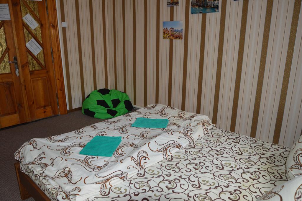 Lviv Lucky Hostel Buitenkant foto