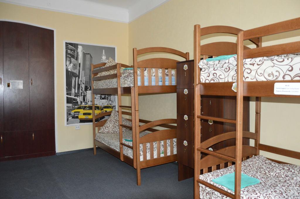 Lviv Lucky Hostel Buitenkant foto