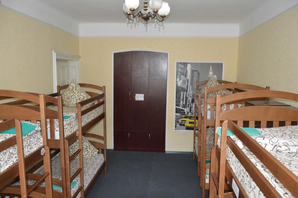 Lviv Lucky Hostel Buitenkant foto