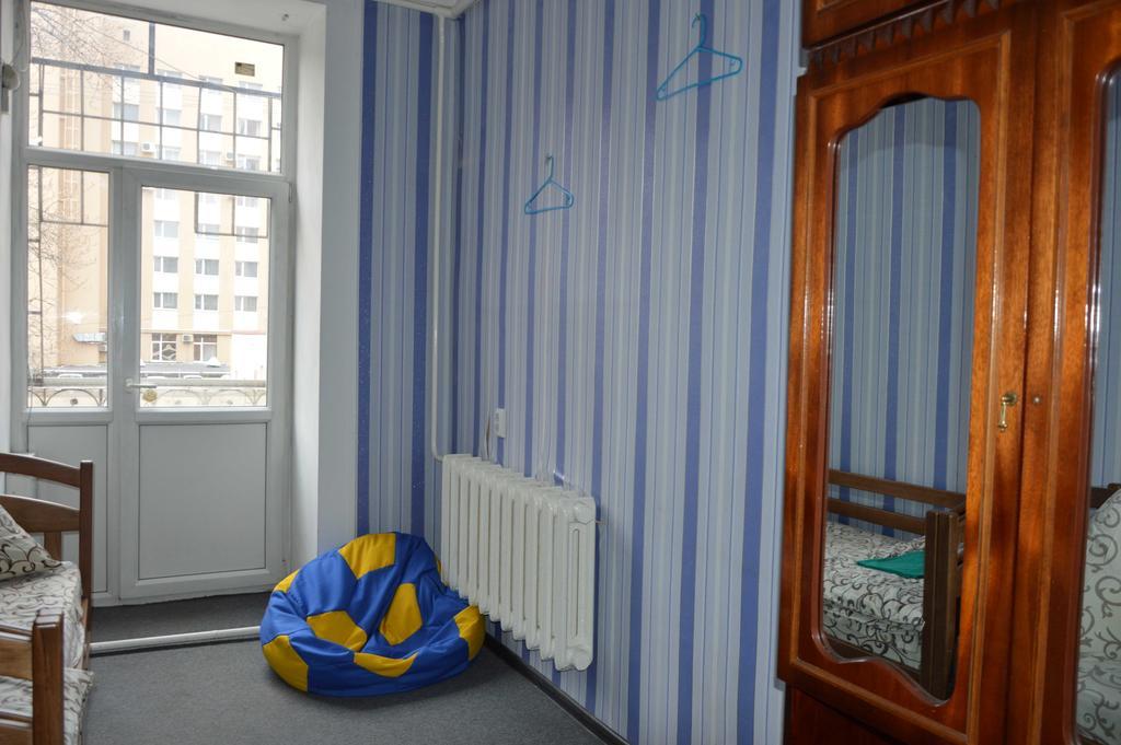Lviv Lucky Hostel Buitenkant foto