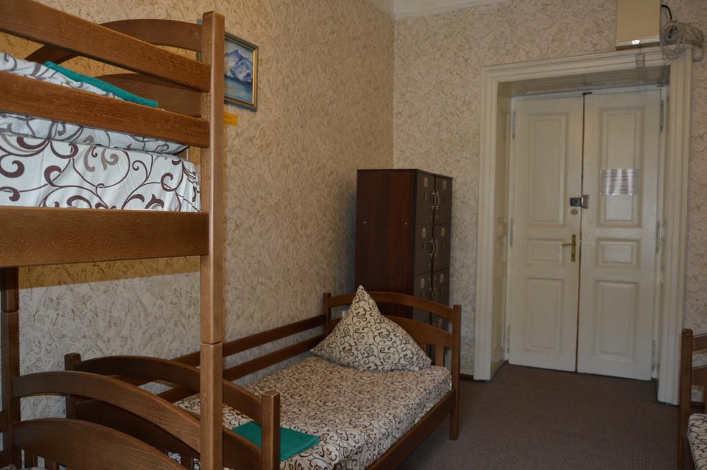 Lviv Lucky Hostel Buitenkant foto
