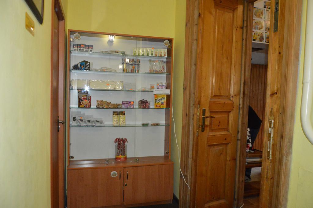 Lviv Lucky Hostel Buitenkant foto