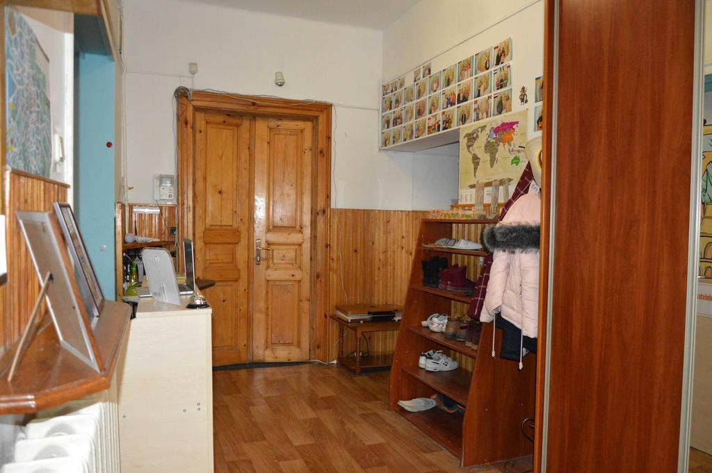 Lviv Lucky Hostel Buitenkant foto