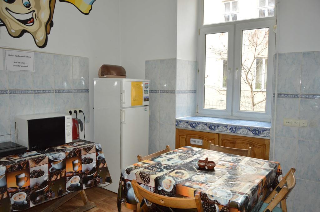 Lviv Lucky Hostel Buitenkant foto