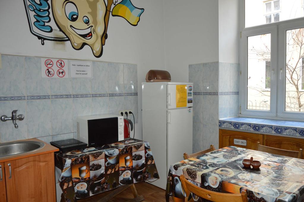 Lviv Lucky Hostel Buitenkant foto